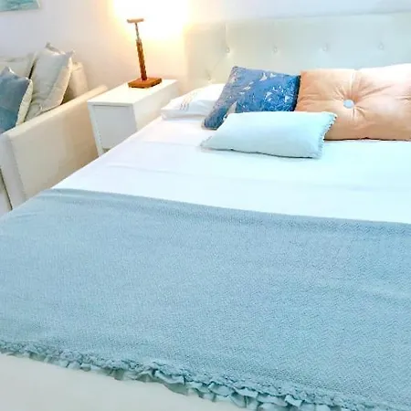 Cosy Loft In Front Of Blue Ocean Apartment *